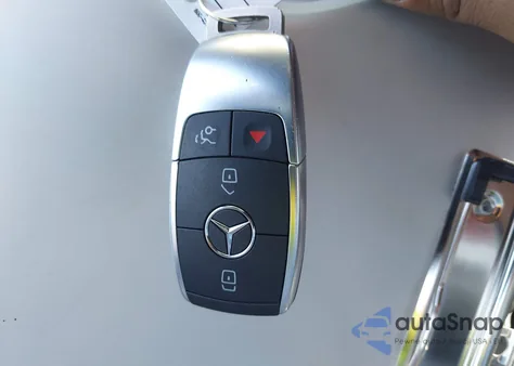 2023 Mercedes-Benz C 300 Coupe z USA, uszkodzony, nr VIN W1KWJ8DB5PG119364